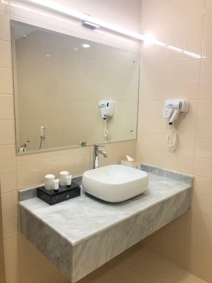 Season Inn Hotel Barka Esterno foto